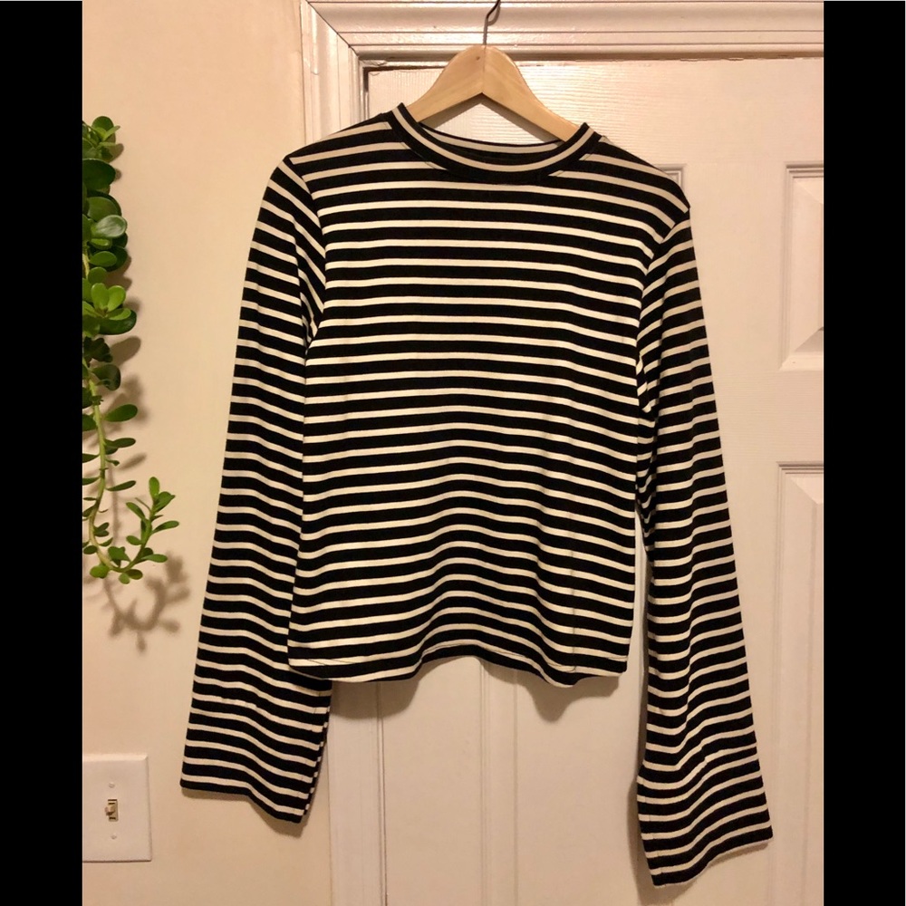 ANTHROPOLOGIE Stripped bell sleeved sweater